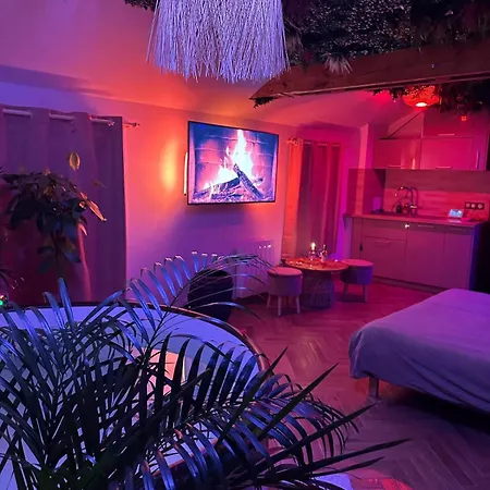 Jacuzzi Exotique Cinema *